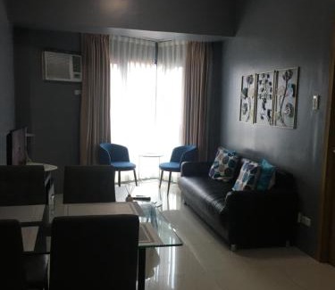 Ermita Apartment | Cozy 1 Bedroom Near US Embassy with Oceanfront Pool