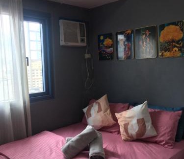 Ermita Apartment | Cozy 1 Bedroom Near US Embassy with Oceanfront Pool