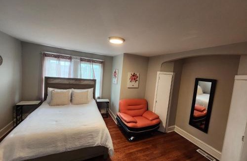 Upper Darby Apartment | Stylish 3-Bedroom Retreat for Families - Perfect Getaway!