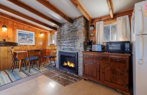 Hall Quarry Cottage | Perfect Retreat - Quaint Cottage on the Water's Edge