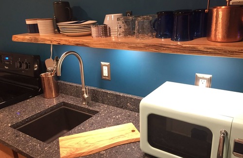 Lancaster Apartment | Tranquil Modern City Retreat with Kitchen | Guest Rated 9.8