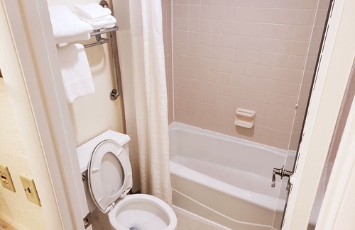 Palmetto Dunes Hotel | Convenient Stay at Simple Rewards Inn with Breakfast Included