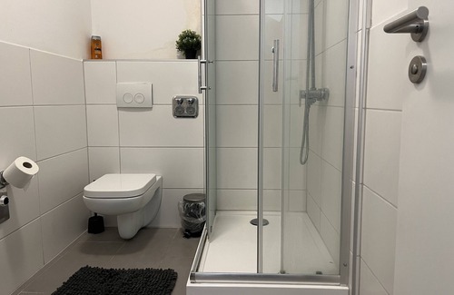 Innenstadt-West Apartment | Timeless Simplex Apartments am Euro: Pet-Friendly Comfort