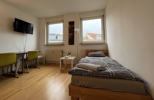 Karlsruhe City Centre Apartment | Cozy Simplex Apartments am Ludwigsplatz | Family & Pet Friendly