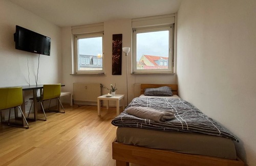 Karlsruhe City Centre Apartment | Cozy Simplex Apartments am Ludwigsplatz | Family & Pet Friendly