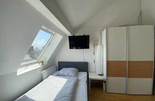 Karlsruhe City Centre Apartment | Modern Simplex Apartments am Ludwigsplatz with Great Amenities