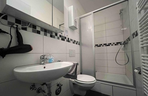 Karlsruhe City Centre Apartment | Cozy Simplex Apartments at Ludwigsplatz with Great Amenities