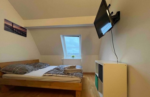 Karlsruhe City Centre Apartment | Cozy Simplex Apartments am Ludwigsplatz with Great Amenities
