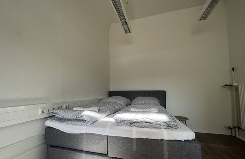 Karlsruhe City Centre Apartment | Cozy Simplex Apartments at Ettlinger Tor with Kitchen Amenities
