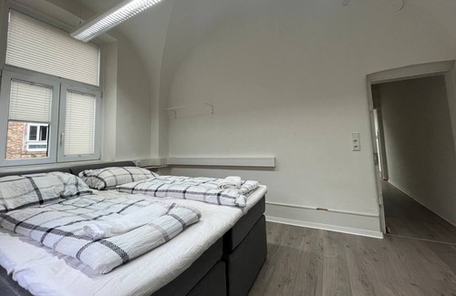 Karlsruhe City Centre Apartment | Cozy Simplex Apartments am Marktplatz - Pet-Friendly Stay