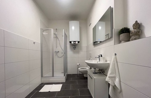 Karlsruhe City Centre Apartment | Comfortable Simplex Apartments near Ettlinger Tor with Kitchen