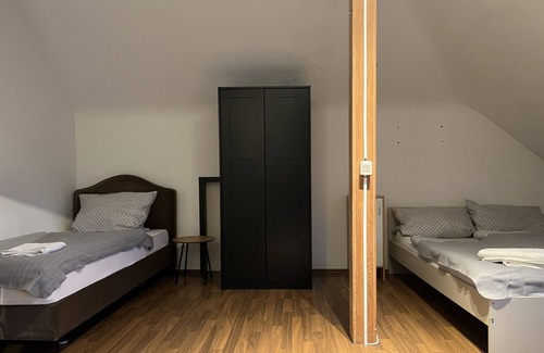 Karlsruhe City Centre Apartment | Cozy Simplex Apartments am Marktplatz with Great Amenities