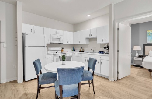 Far North Central Apartment | Simplicity At the Rim 1121 I Comfy 2 Bed 2 Bath