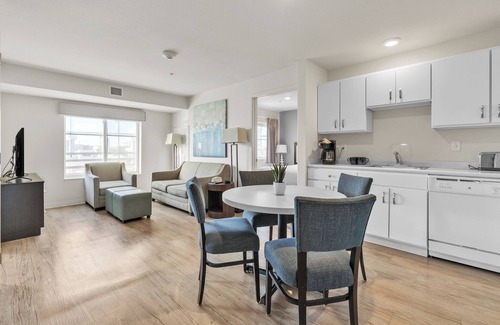 Far North Central Apartment | Simplicity At the Rim 1204 I Comfy 2 bed 2 Bath