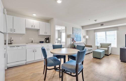 Far North Central Apartment | Simplicity At the Rim 1216 I Comfy 2 Bed 2 Bath