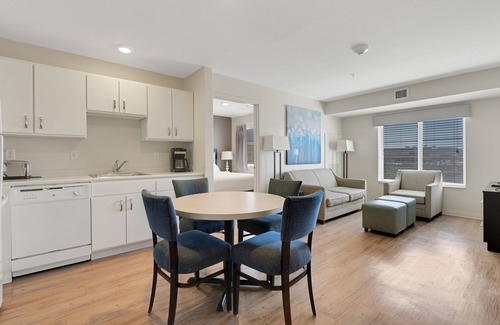 Far North Central Apartment | Simplicity At the Rim 1408 I Comfy 2 Bed 2 Bath