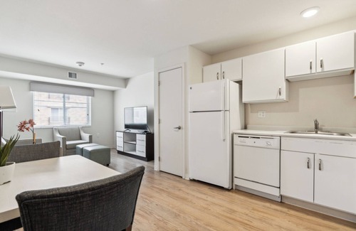 Far North Central Apartment | Simplicity At the Rim 1317 I Comfy 1 Bed 1 Bath