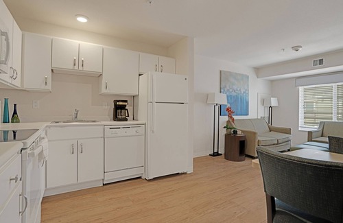 Far North Central Apartment | Simplicity At the Rim 1311 I Spacious 1 Bed 1 Bth