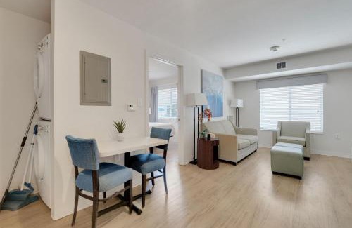 Far North Central Apartment | Simplicity At The Rim 1203 I Spacious 1 Bed 1 Bth