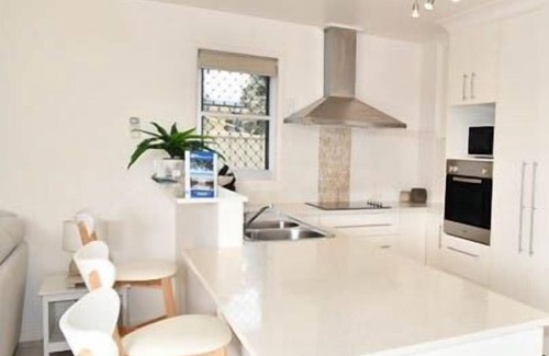 Woodgate House | 'Simplicity' Beach Side Town House 3