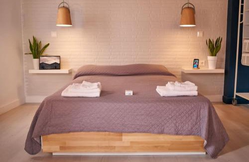 Lesvos Apartment | Stylish SimpliCity Modern Design Studio - Guest Rated 9.6/10