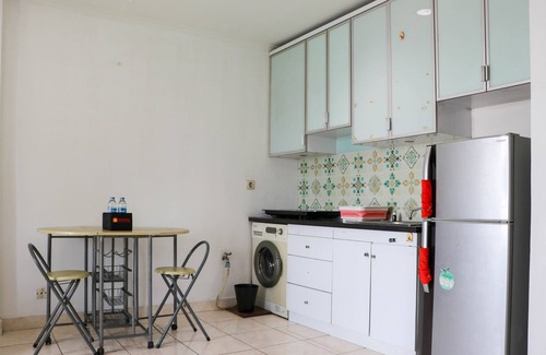 Kelapa Gading Barat Apartment | Cozy 2Br City Home Gading Riverview with Kitchen & Breakfast