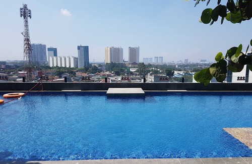 Panunggangan Utara Apartment | Cozy Studio Apartment with Pool at Tree Park City