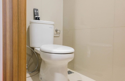 Panunggangan Utara Apartment | Cozy Studio Apartment with Pool at Tree Park City
