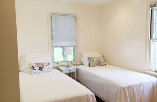 Guilford House | Beautiful Beach Cottage with Pool & Ocean View, 10/10 Rated