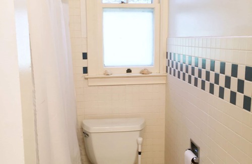 Guilford House | Beautiful Beach Cottage with Pool & Ocean View, 10/10 Rated
