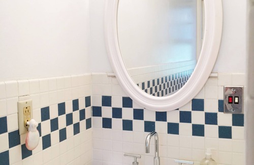 Guilford House | Beautiful Beach Cottage with Pool & Ocean View, 10/10 Rated