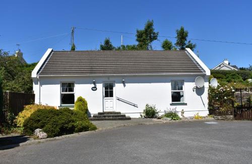 Dungloe House | Charming Adrihidbeg Cottage: Oceanfront & Guest Rated 9.9