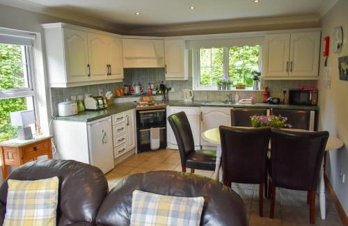 Dungloe House | Charming Adrihidbeg Cottage: Oceanfront & Guest Rated 9.9