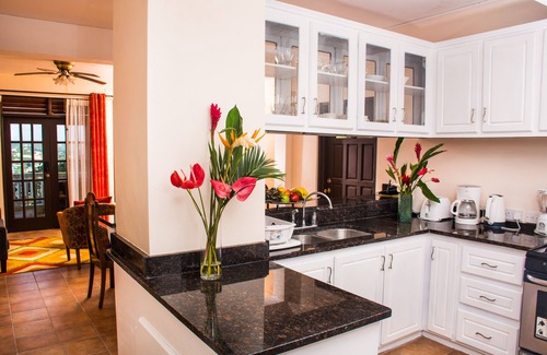 Marisule Apartment | Heavenly Two-Bedroom Apartment with Huge Pool & Spa