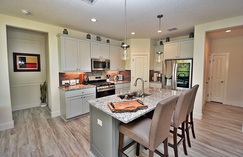 Canyon Lake House | Irresistible Family & Pet Friendly Getaway by the Lake