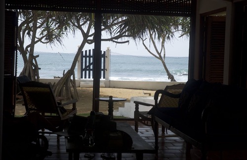 Thalaramba Villa | Unwind in Luxury by the Ocean with Spa and Breakfast