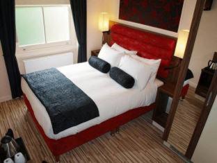 West Kensington Hotel | Comfortable Rooms & Suites for Family-Friendly Stays