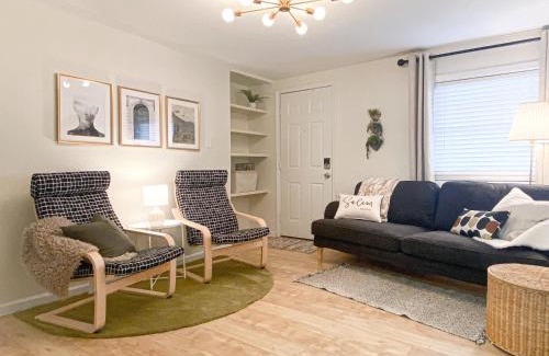 Salem House | Charming Salem Cottage: Pet Friendly & Family Approved