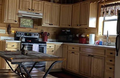 Cosby Cabin | Relax in Simply Serene: Pet-Friendly with Spa & Hot Tub
