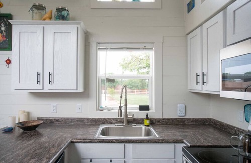 Austin House | Unique Tiny Home in Austin with Pet-Friendly Amenities