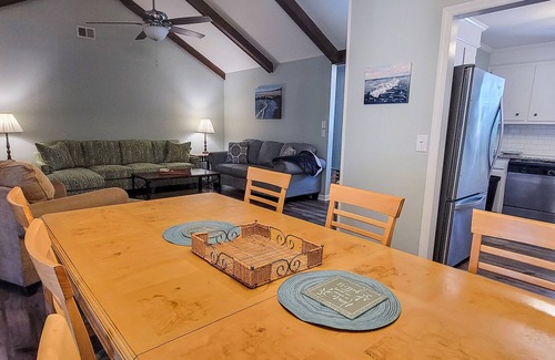 Mount Pleasant House | Bright & Inviting 4BR Retreat Near Downtown Charleston!