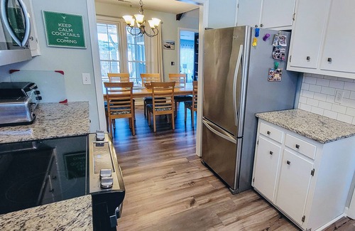 Mount Pleasant House | Bright & Inviting 4BR Retreat Near Downtown Charleston!