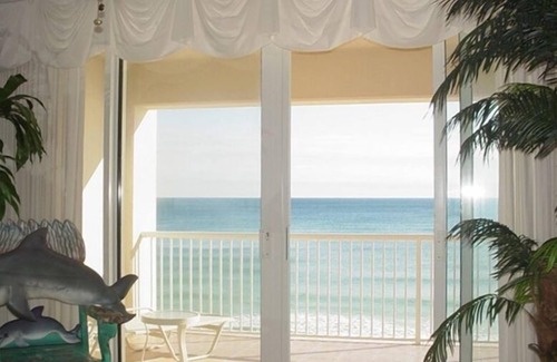 Navarre Beach Condo | Unforgettable Getaway: Book Your Ocean View Escape Now!