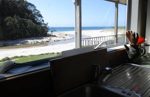 Whiritoa House | Unforgettable Oceanfront Views & Top-Rated Guest Experience
