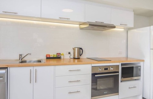 Huskisson Apartment | Top-Rated Getaway - Enjoy Pool, Kitchen & Free Parking
