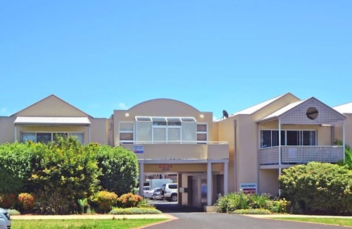 Huskisson Apartment | Top-Rated Getaway - Enjoy Pool, Kitchen & Free Parking