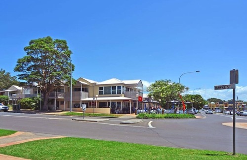 Huskisson Apartment | Top-Rated Getaway - Enjoy Pool, Kitchen & Free Parking