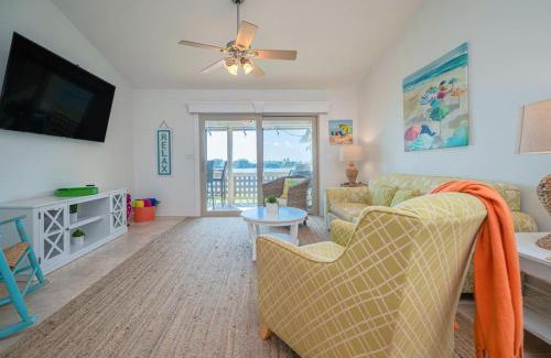 Harbor Oaks House | Delightful Condo with Private Pier and Family-Friendly Pools