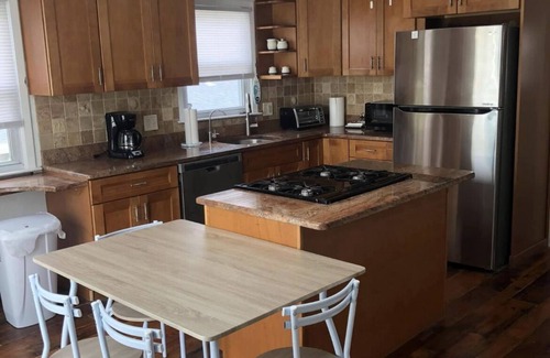 North End House | Family-Friendly Getaway at Simpson By the Sea - 10/10 Rating