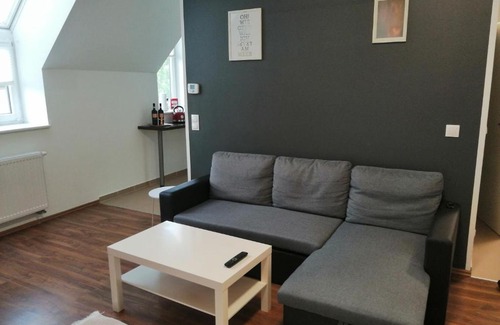 Erdberg Apartment | Discover Simtown Suite Apartments: Child-Friendly Retreat